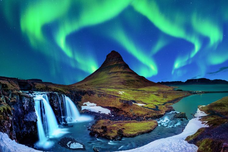 northern light, aurora borealis at kirkjufell in iceland